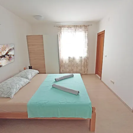 Apartament House *